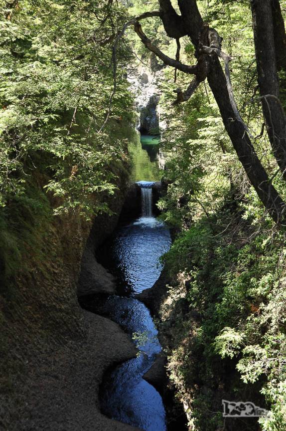 Rio que corta o Parque Nacional Radal Siete Tazas, no centro-sul do Chile e que forma diversas piscinas (as taças!)